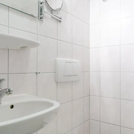 Apartment 502, Seepark *