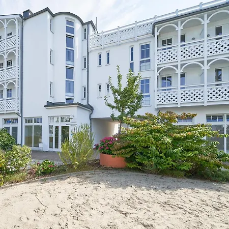 Apartment 502, Seepark *